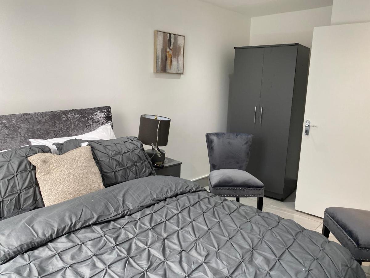 Luxurious 2-Bed Apartment In Woolwich Londra Esterno foto