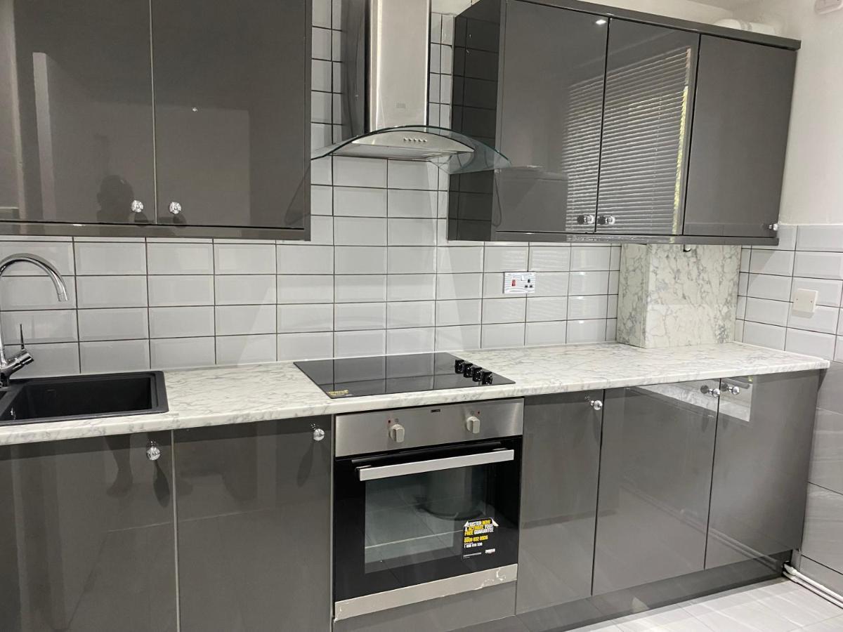 Luxurious 2-Bed Apartment In Woolwich Londra Esterno foto
