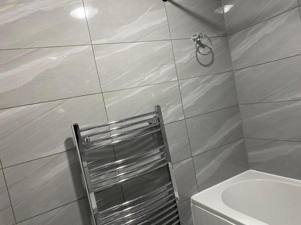 Luxurious 2-Bed Apartment In Woolwich Londra Esterno foto