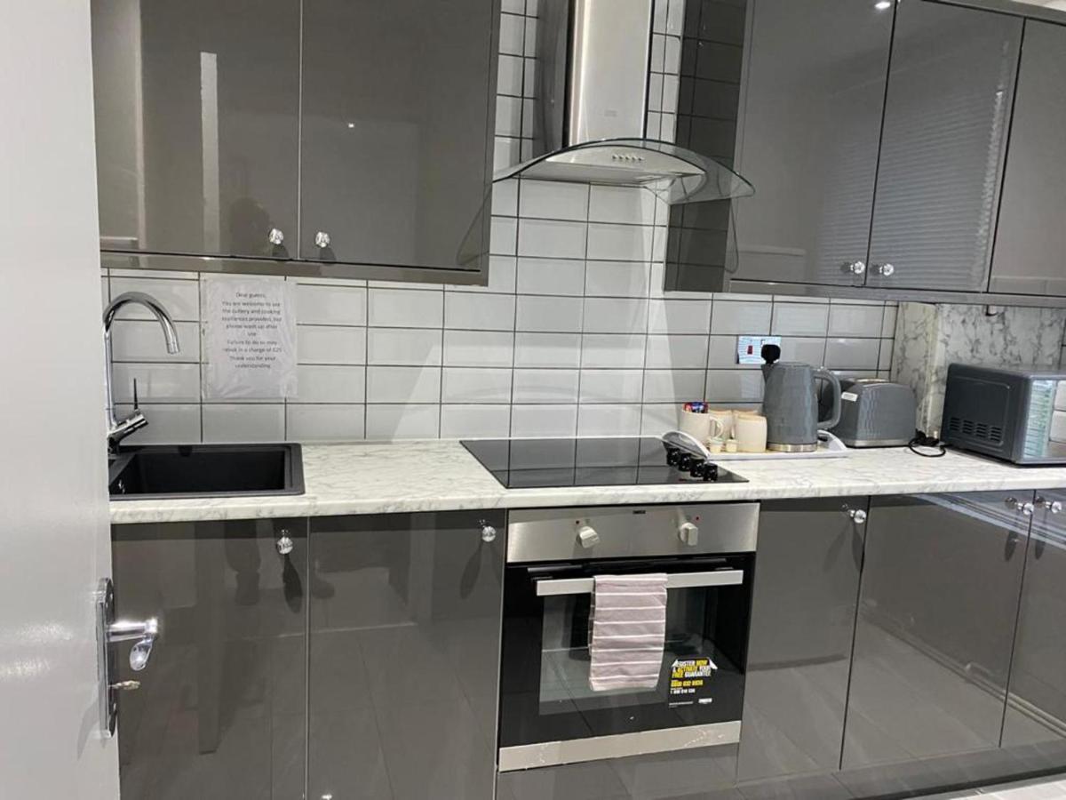 Luxurious 2-Bed Apartment In Woolwich Londra Esterno foto