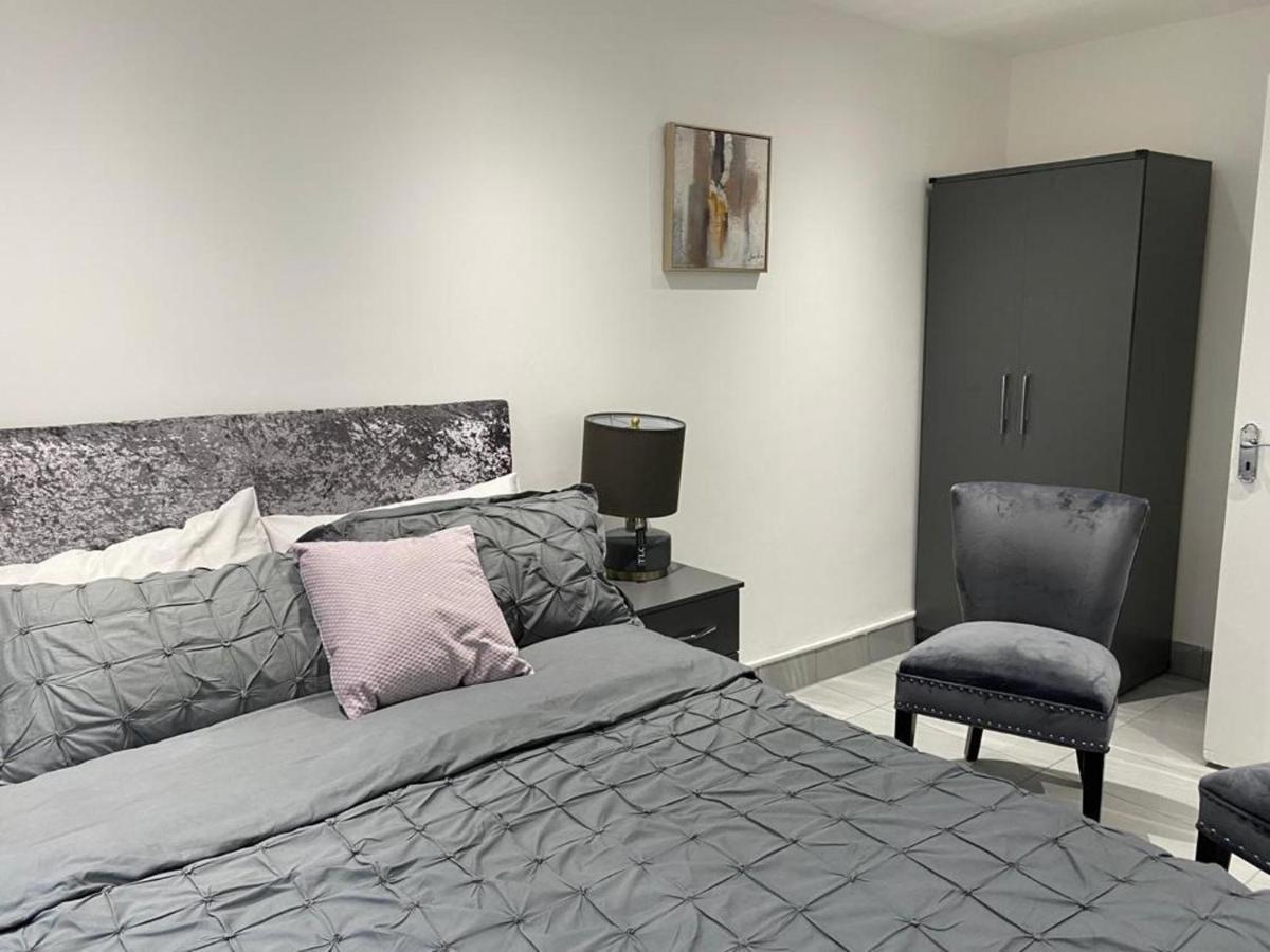Luxurious 2-Bed Apartment In Woolwich Londra Esterno foto